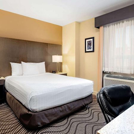 Hotel La Quinta By Wyndham Oshawa Zewnętrze zdjęcie
